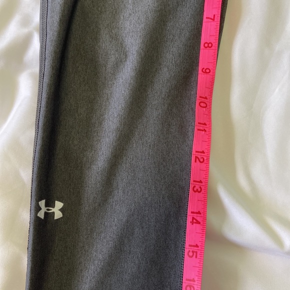 Under Armour compression leggings, size medium - Picture 6 of 6